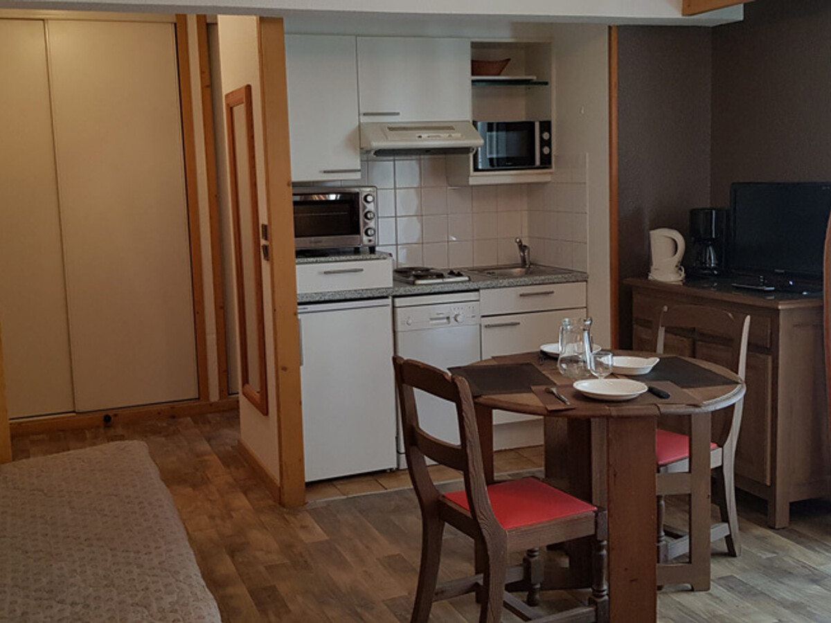 Studio 30m² centre Brides-les-Bains, parking et balcon - Photo 2