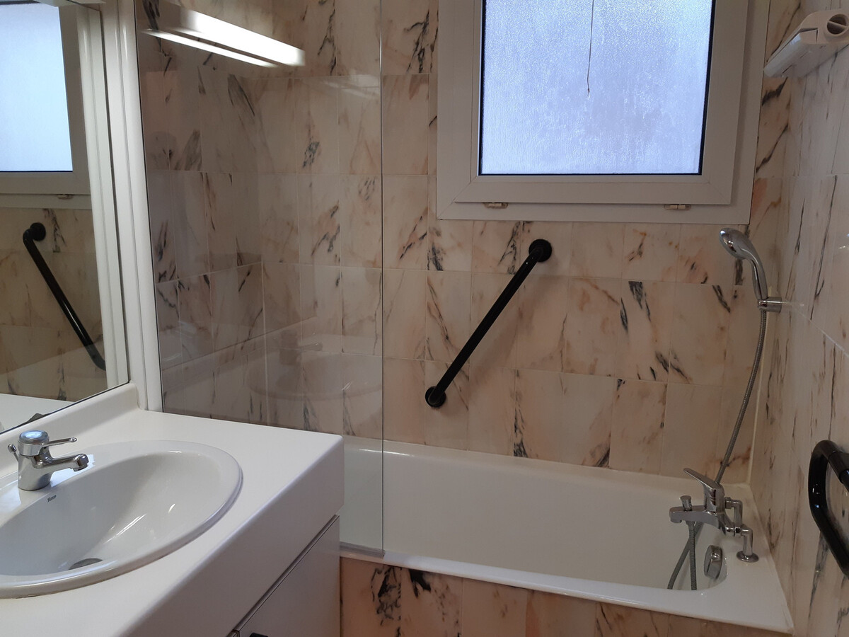 Studio 30m² centre Brides-les-Bains, parking et balcon - Photo 4