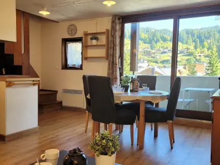 T3 duplex lumineux aux Gets, vue pistes, parking : photo 3