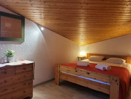 T3 duplex lumineux aux Gets, vue pistes, parking : photo 4