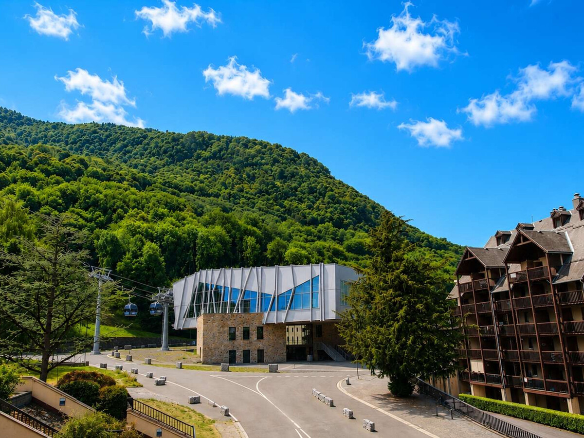 T3 Bagnères-de-Luchon au pied de la télécabine, balcon sud - Photo 13