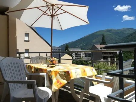 Location appartement à Bagnères de Luchon, LUCHON Appart 2 pièces 4 pers avec balcon et parking, près centre-ville et thermes