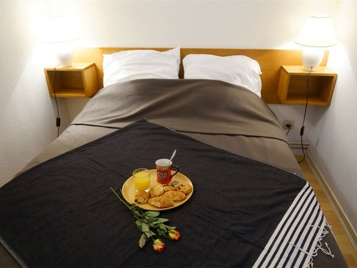 Studio cabine 25 m² balcon sud, parking privé à Bagnères-de-Luchon - Photo 4
