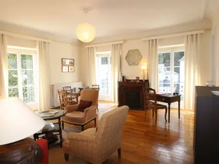 Location appartement à Bagnères de Luchon, Grand T2 Ensoleillé à Luchon, Face aux Thermes, pour 4 Pers., Proche Télécabine