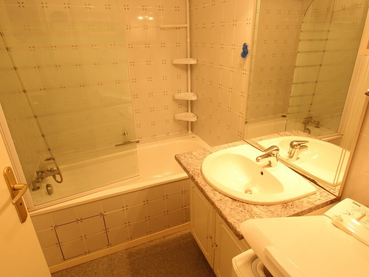 T2 cabine Bagnères-de-Luchon, balcon montagne et parking - Photo 7