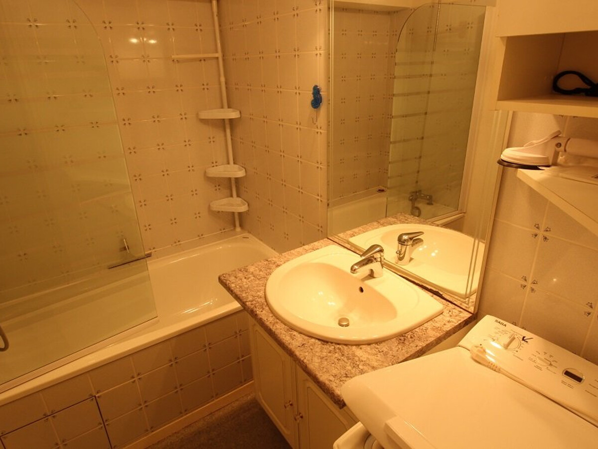 T2 cabine Bagnères-de-Luchon, balcon montagne et parking - Photo 11