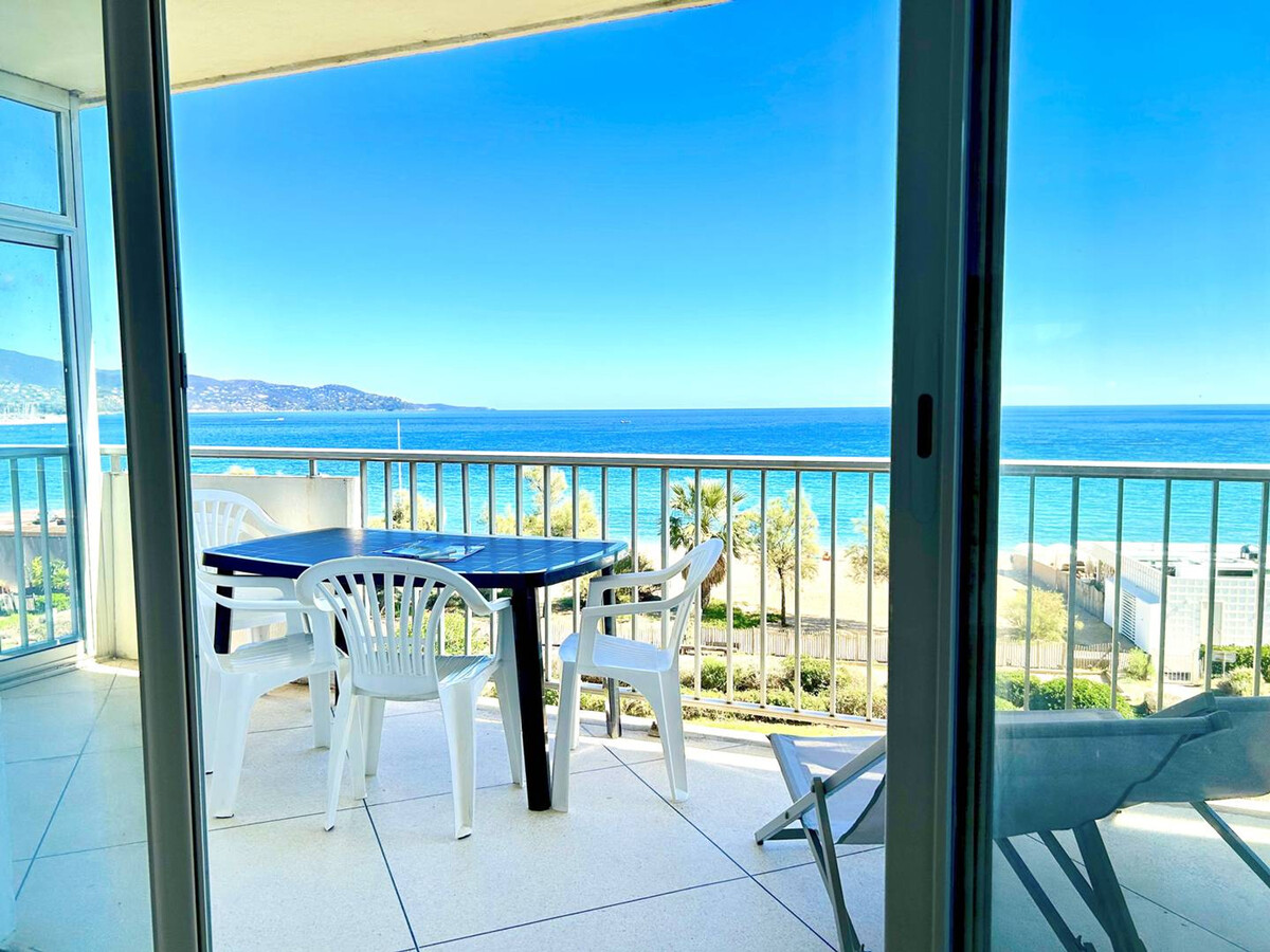 Appartement 3 pièces pieds dans l'eau au Lavandou - Photo 1