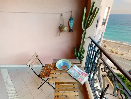 Grand 2P face mer avec balcon, parking et piscine à Menton : photo 2