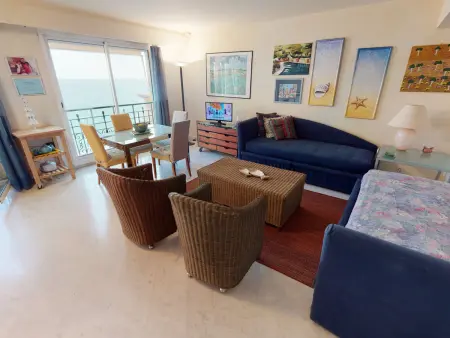 Grand 2P face mer avec balcon, parking et piscine à Menton : photo 6