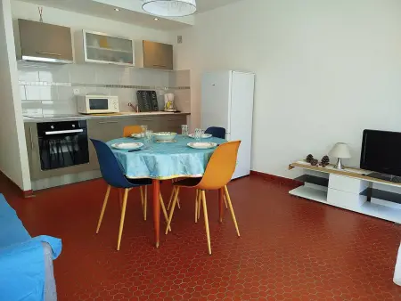 T3 lumineux avec parking privé à Saint-Cyprien, près du port : photo 3