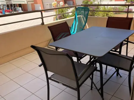 Location appartement à Sète, Confort de 28m² avec Terrasse et Parking, Sète