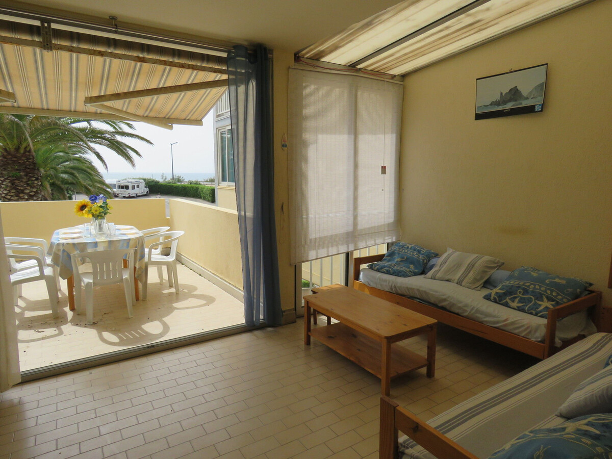 T2 40m² front de mer avec loggia, terrasse et parking - Photo 3