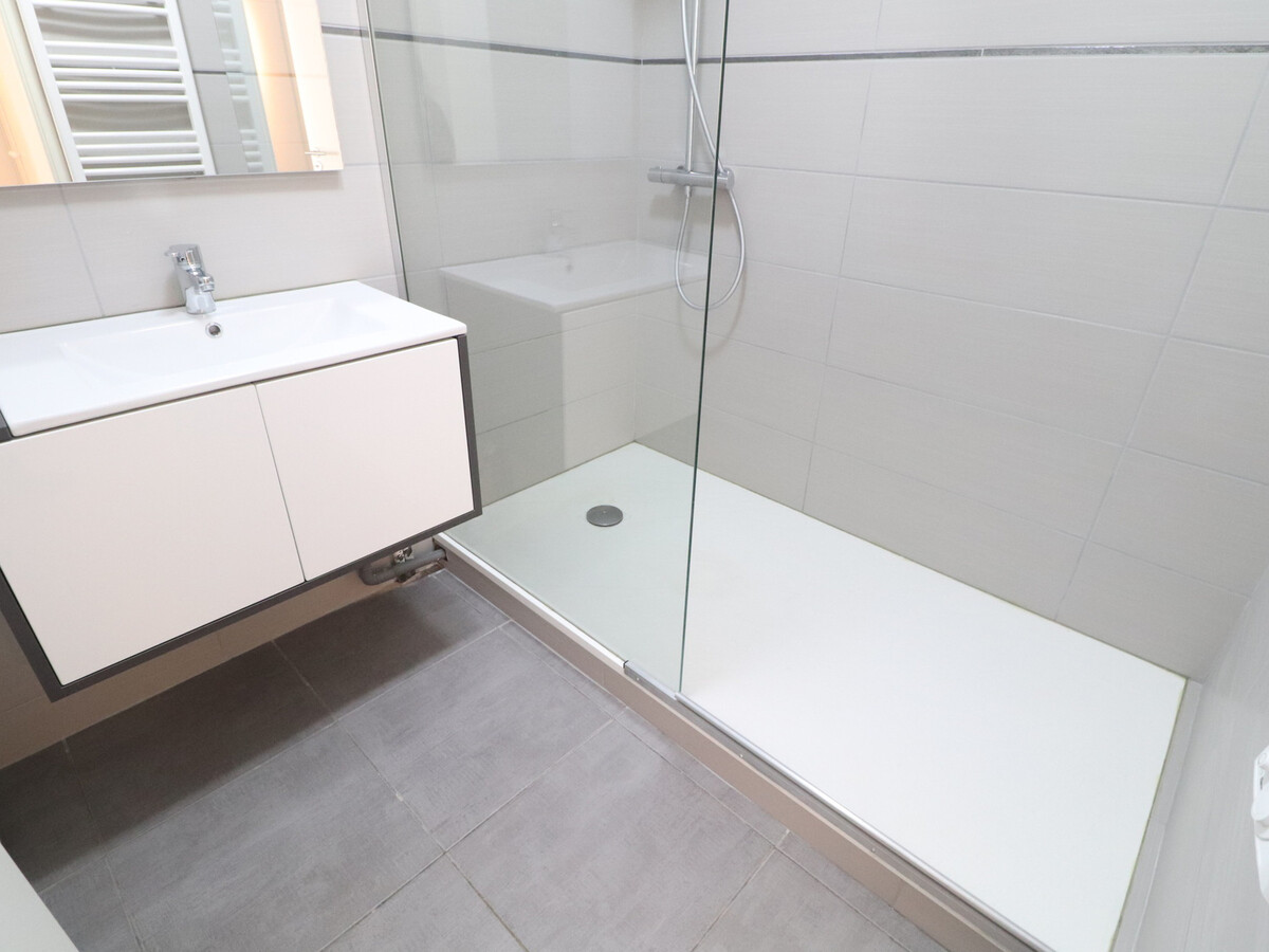 T3 70m² Sète : Clim, Terrasse Mer & 2 Parkings - Photo 9