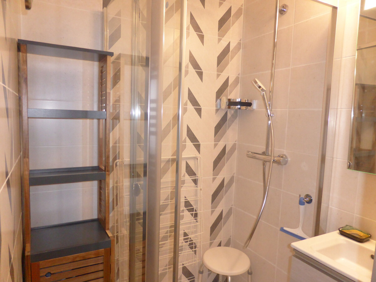 Studio cabine 31m² avec balcon et parking privé - Photo 6