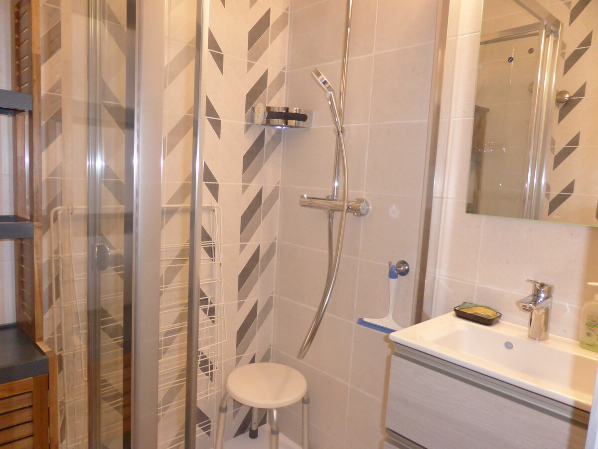 Studio cabine 31m² avec balcon et parking privé - Photo 7