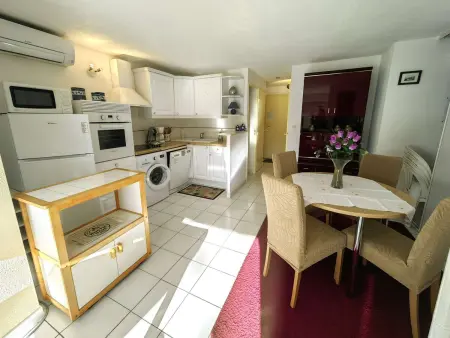 Location appartement à Cap d'Agde, T2 climatisé avec piscine et parking au Cap dAgde