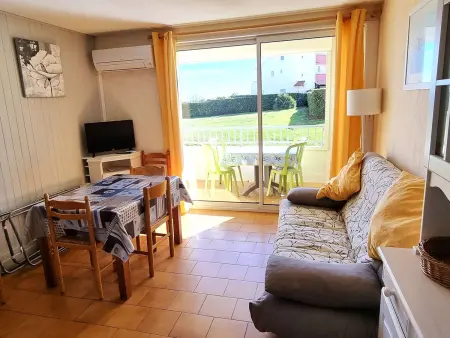 Location appartement à Cap d'Agde, Charmant T2 climatisé avec piscine et parking à 20m de la mer, pour 5 pers