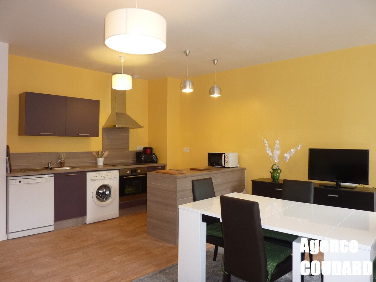 T3 rénové 55m² centre Mont-Dore, vue place du marché - Photo 3