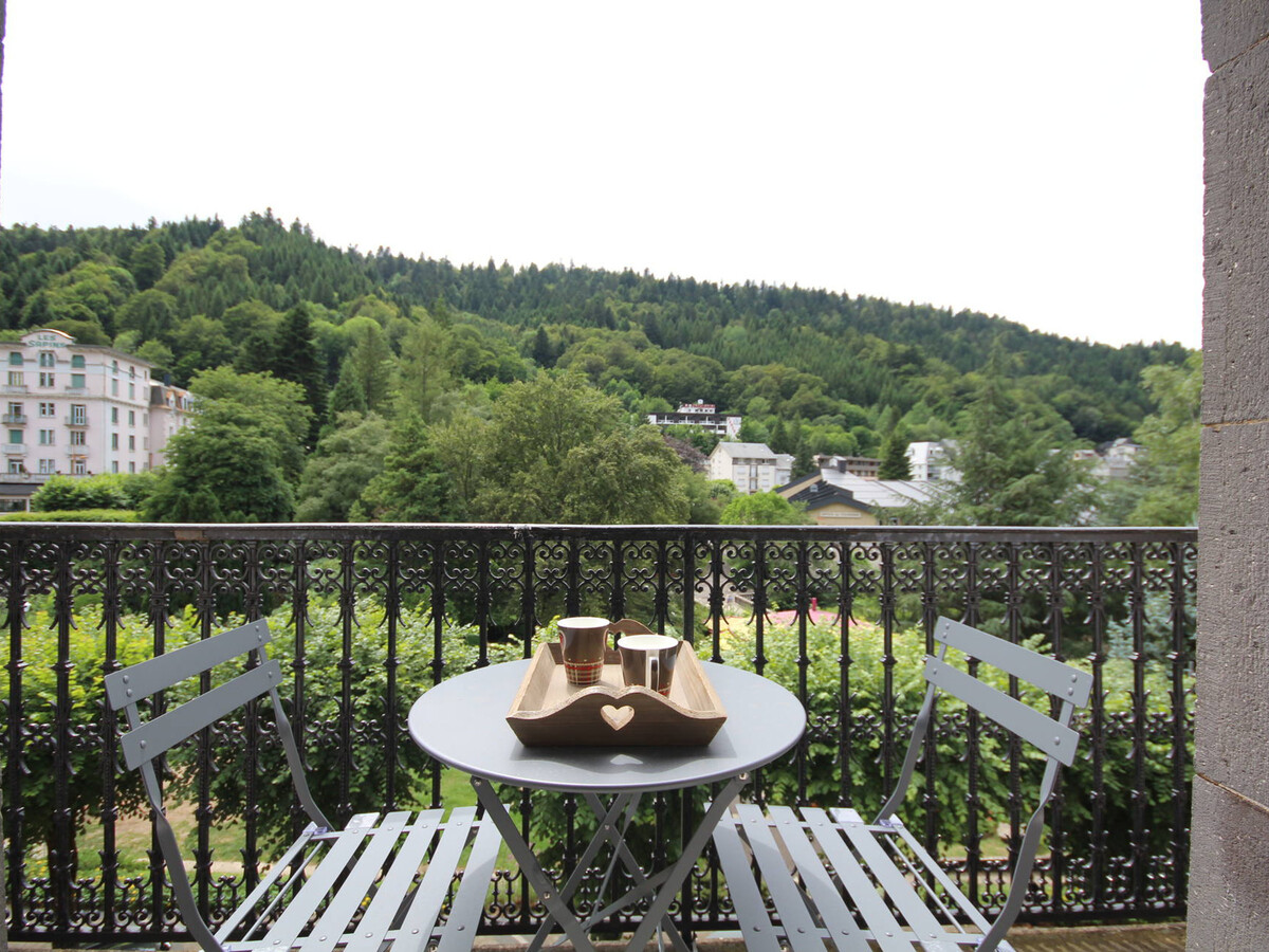 T2 30m² balcon vue Sancy au centre du Mont-Dore - Photo 2