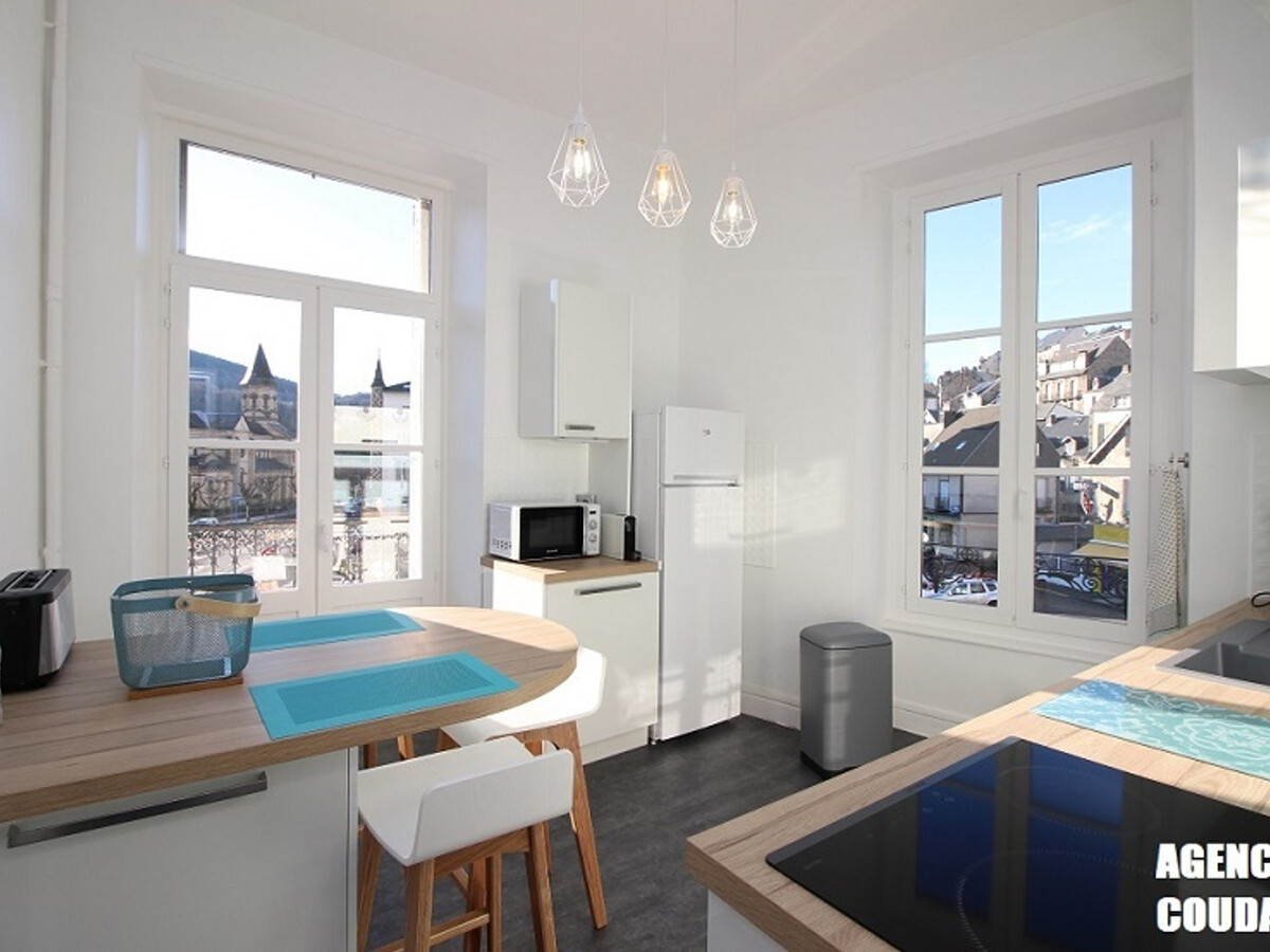 T2 rénové avec balcons à La Bourboule, près thermes - Photo 4