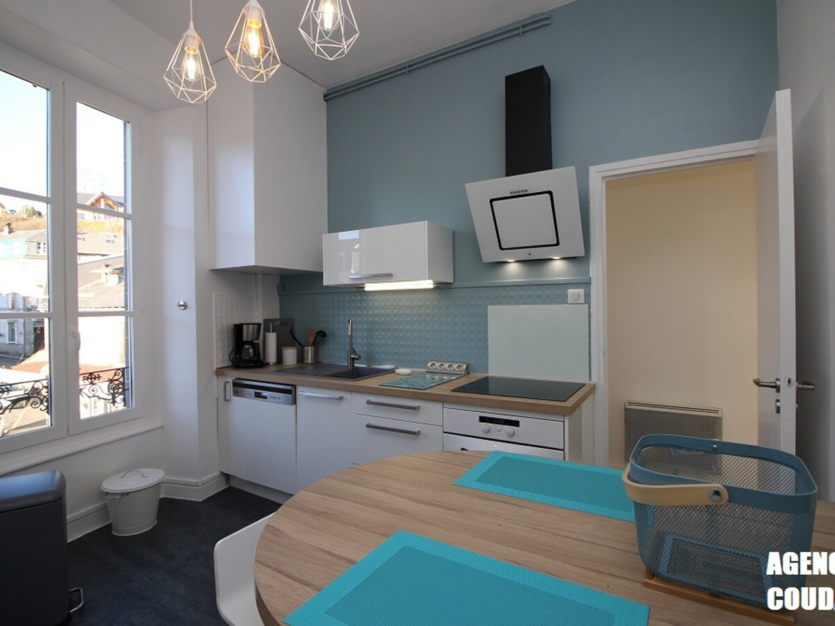 T2 rénové avec balcons à La Bourboule, près thermes - Photo 5