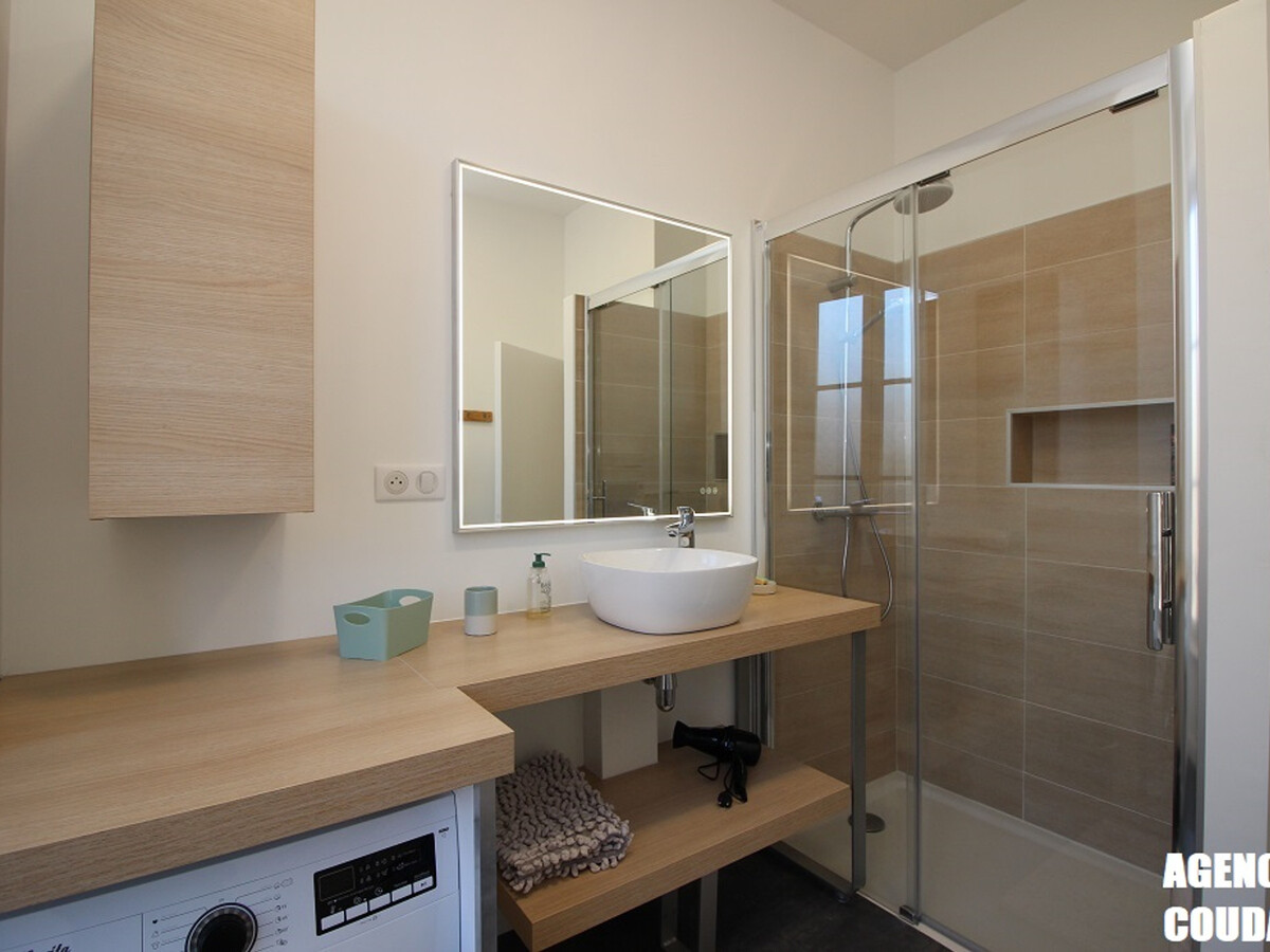 T2 rénové avec balcons à La Bourboule, près thermes - Photo 6