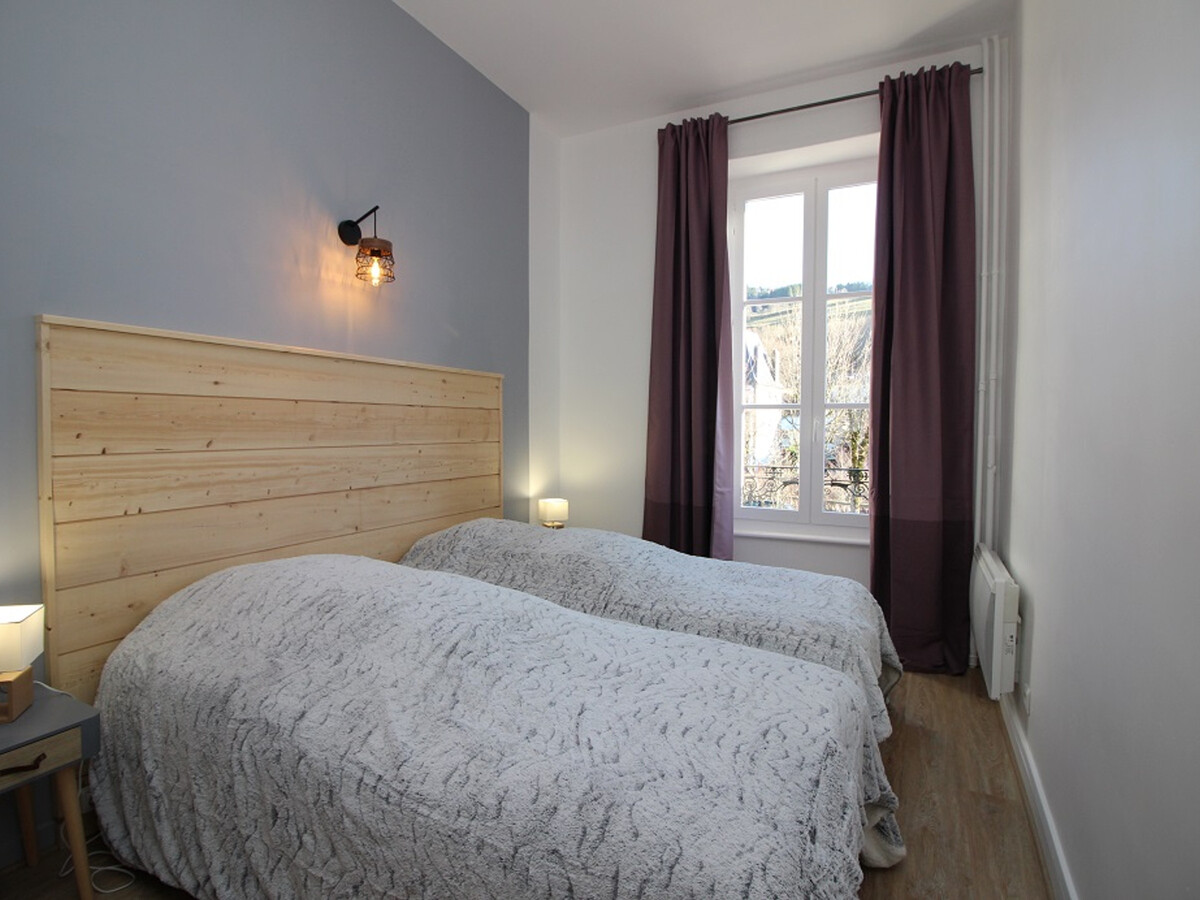 T2 rénové avec balcons à La Bourboule, près thermes - Photo 7
