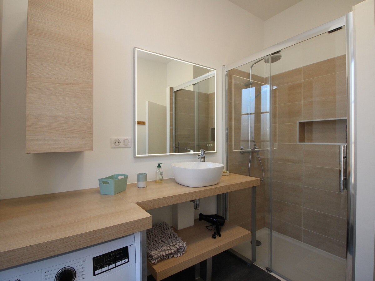 T2 rénové avec balcons à La Bourboule, près thermes - Photo 10