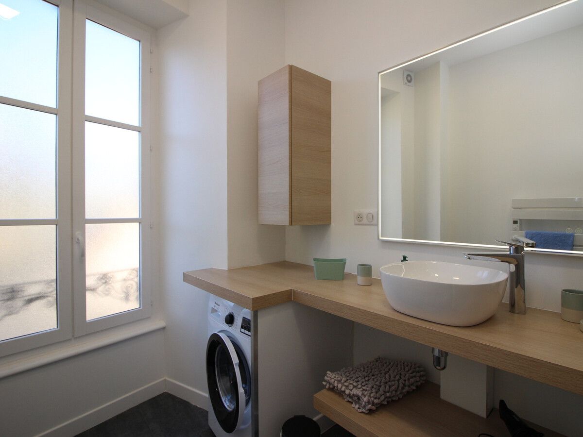 T2 rénové avec balcons à La Bourboule, près thermes - Photo 11