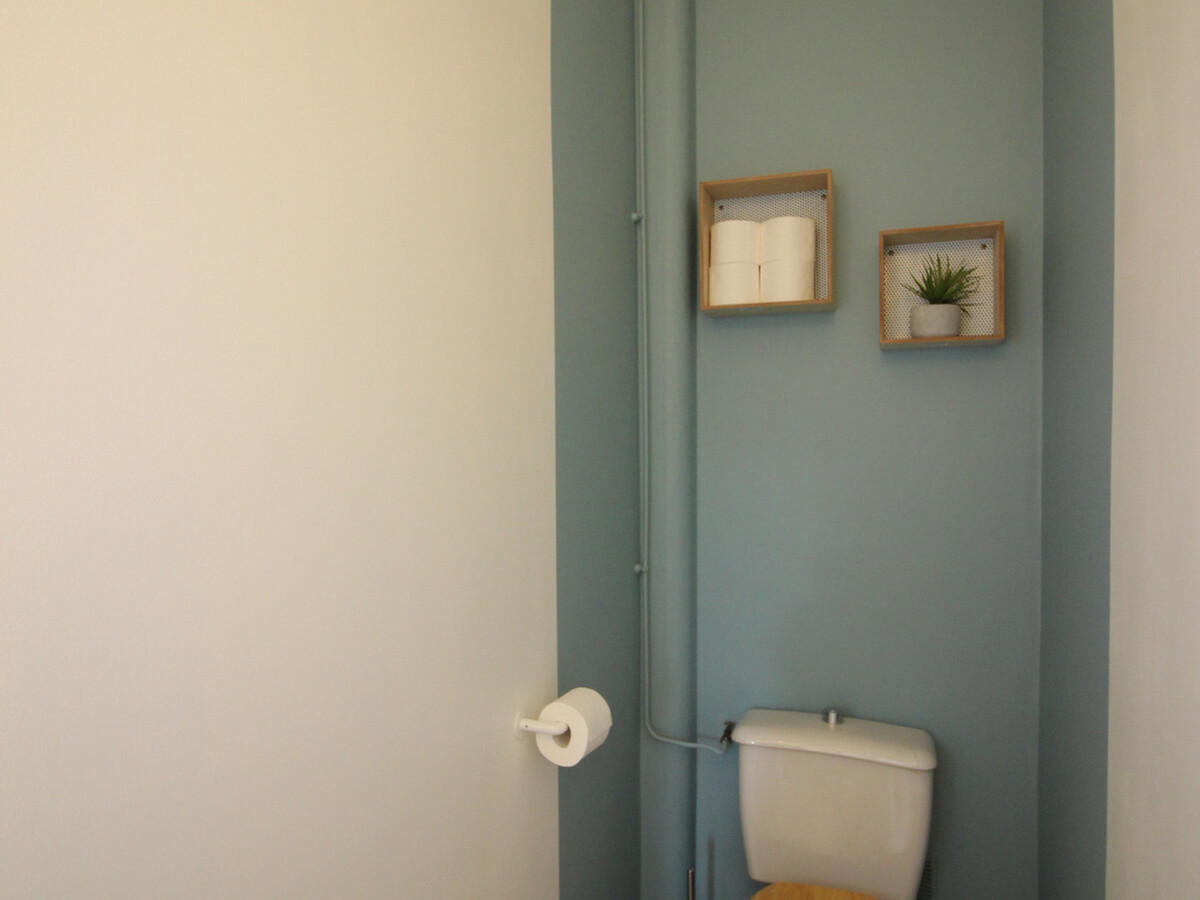 T2 rénové avec balcons à La Bourboule, près thermes - Photo 12