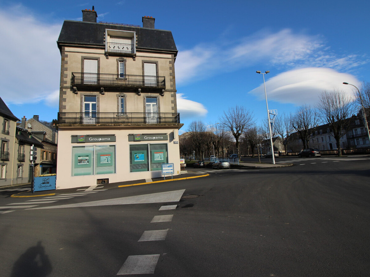 T2 rénové avec balcons à La Bourboule, près thermes - Photo 13