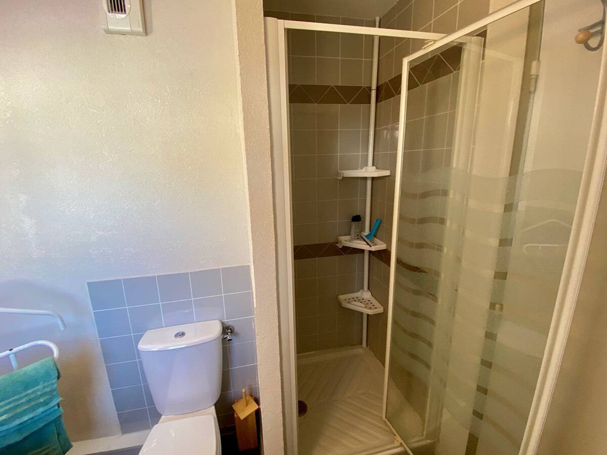 T2 3 étoiles avec balcon, garage, proche thermes - Photo 6
