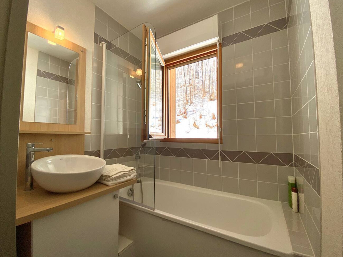 T2 3 étoiles avec balcon, garage, proche thermes - Photo 10