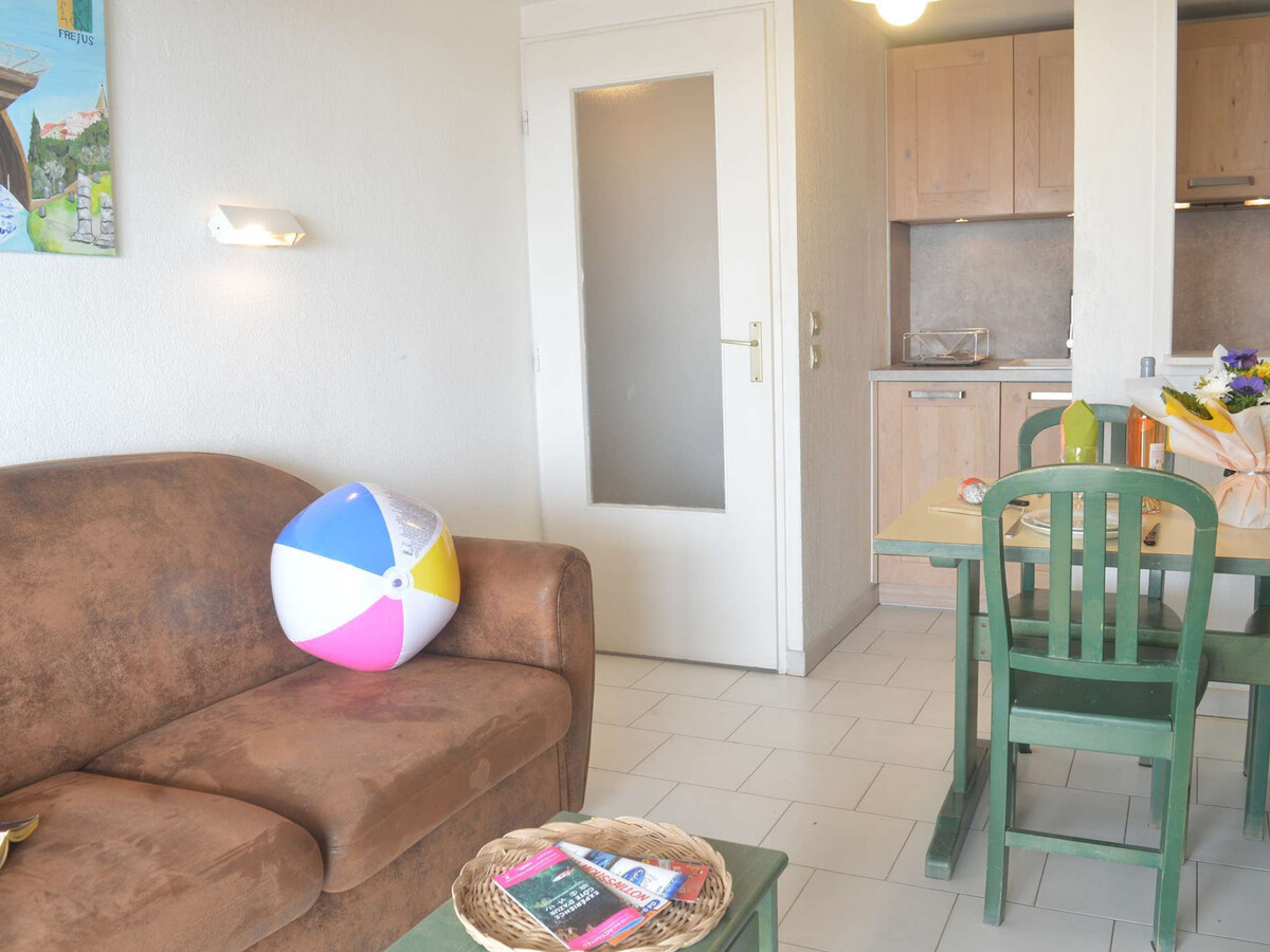 Appart 6e étage avec mezzanine, terrasse et vue port à Fréjus - Photo 4