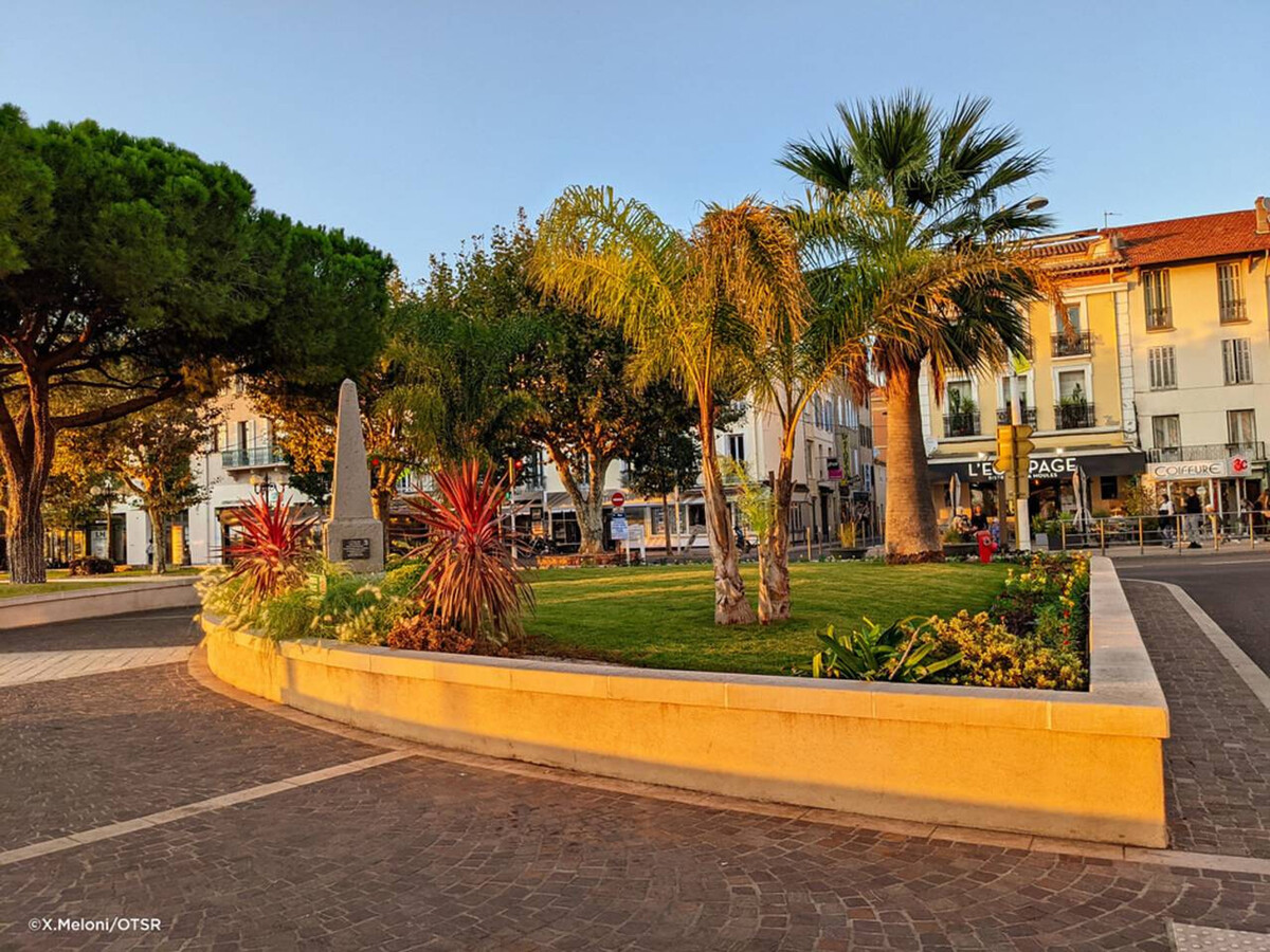 Appart 6e étage avec mezzanine, terrasse et vue port à Fréjus - Photo 16