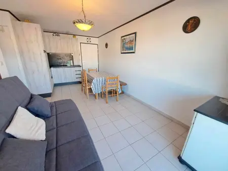 Location appartement à Marseillan Plage, Appartement 2 pièces climatisé avec balcon, garage et piscine à Marseillan