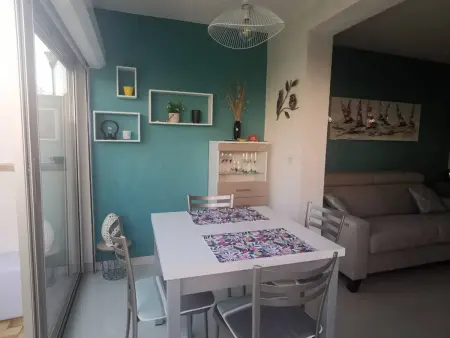 T2 climatisé en rez-de-jardin à Cap d'Agde, pinède et parking privé : photo 2
