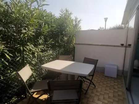 T2 climatisé en rez-de-jardin à Cap d'Agde, pinède et parking privé : photo 3
