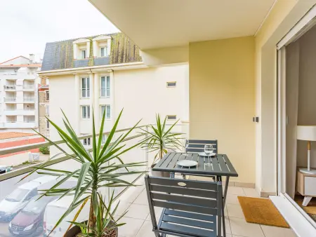 Location appartement à Biarritz, Superbe T2 rénové avec balcon et parking, à 150m de la Grande Plage de Biarritz