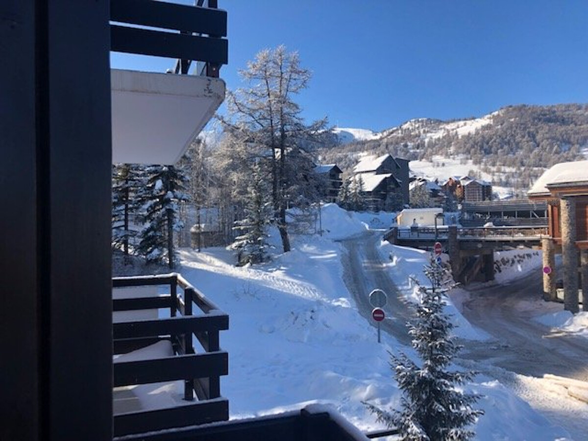 Studio 4 pers. Risoul : balcon montagne, casier à ski - Photo 9