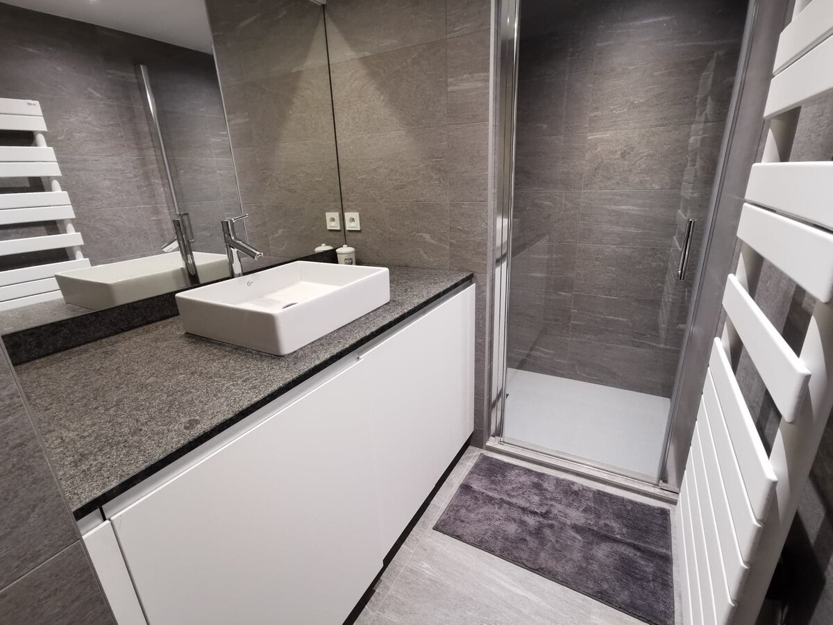 Appartement 54 m² lumineux avec terrasse et parking - Photo 8