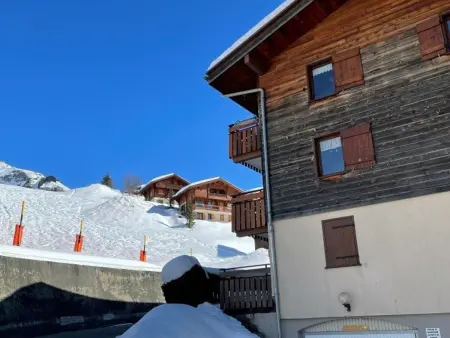 Location appartement à Le Grand Bornand, Appartement skis aux pieds, cosy 2 pièces, terrasse Sud/Est, 1er étage, idéal pour 4 personnes