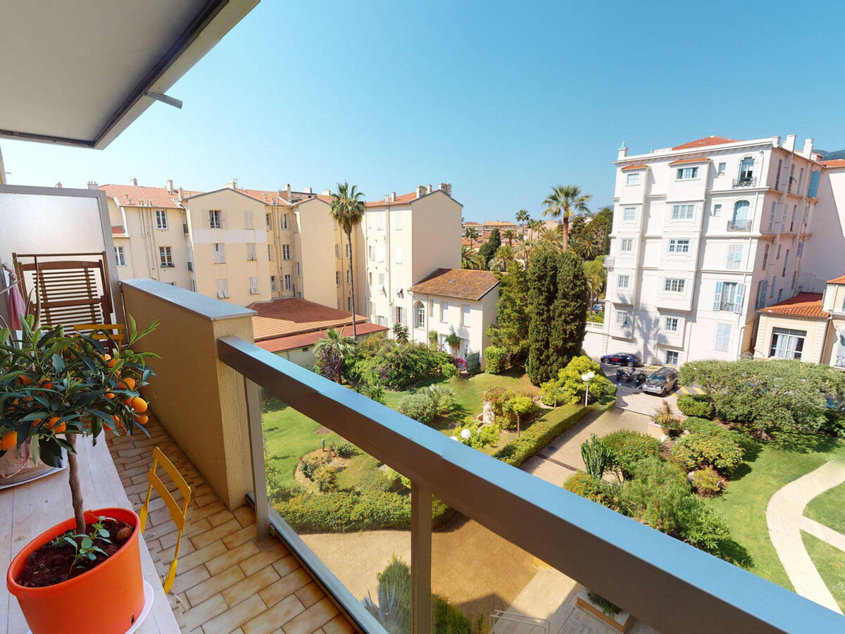 Grand studio climatisé avec alcôve et terrasse à Menton - Photo 1