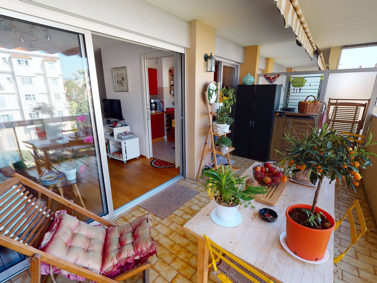 Grand studio climatisé avec alcôve et terrasse à Menton - Photo 2