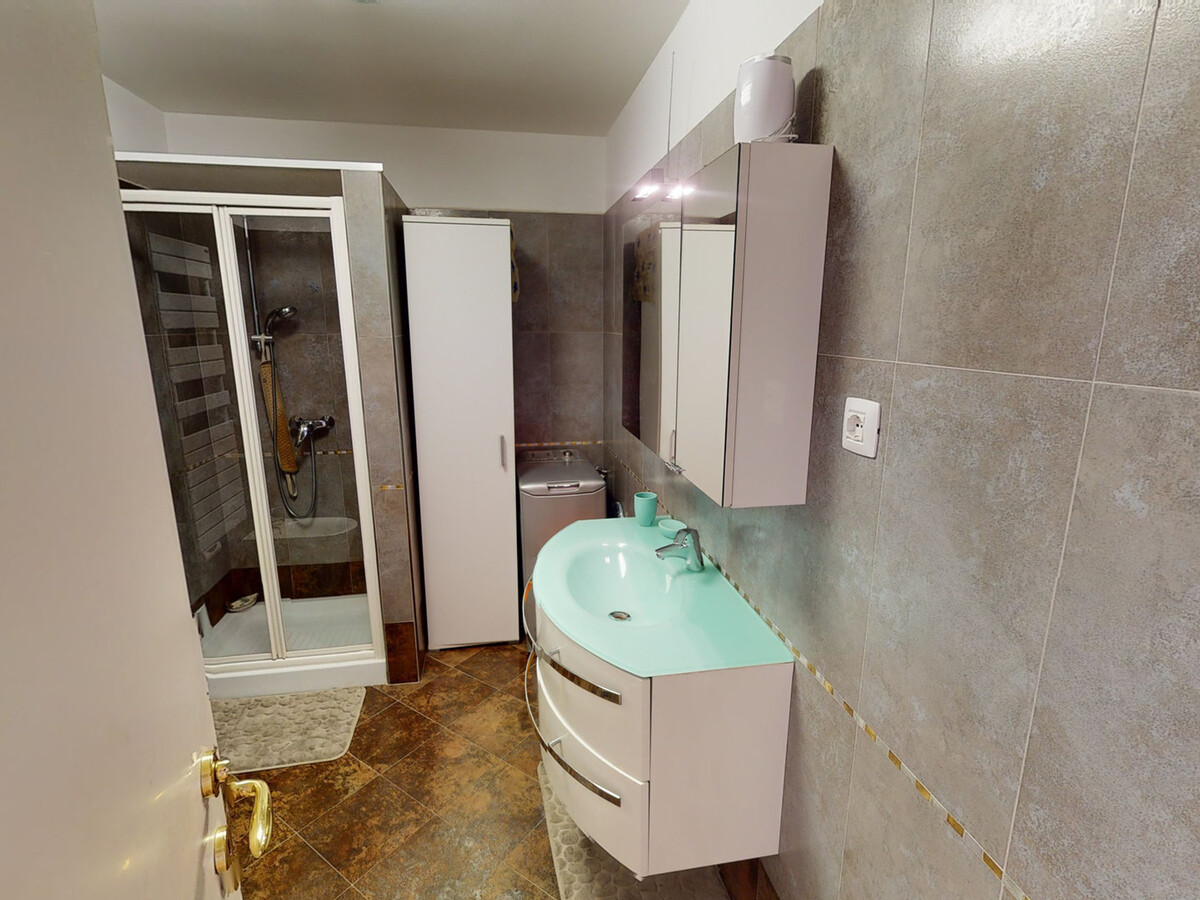 Grand studio climatisé avec alcôve et terrasse à Menton - Photo 9