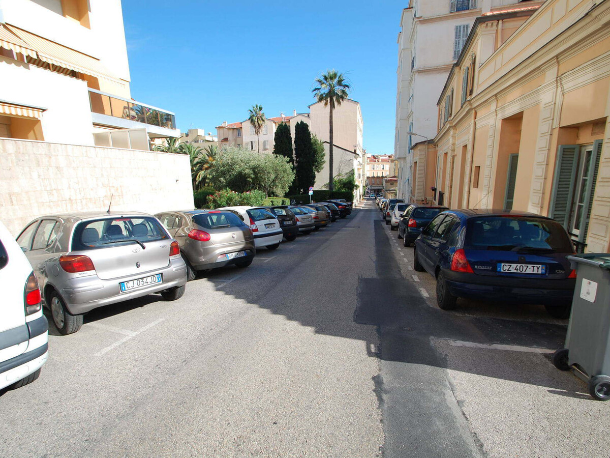 Grand studio climatisé avec alcôve et terrasse à Menton - Photo 14