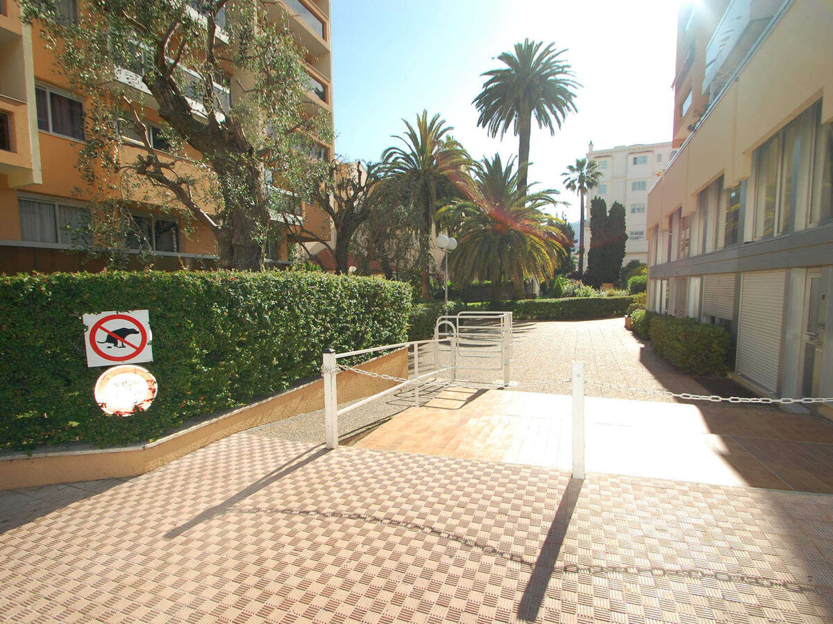 Grand studio climatisé avec alcôve et terrasse à Menton - Photo 15