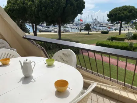 Studio 4 pers Port Camargue, vue piscine et port : photo 3
