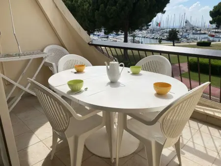 Studio 4 pers Port Camargue, vue piscine et port : photo 14
