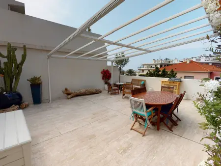 3 pièces climatisé, terrasse 50m² vue mer à Menton : photo 2